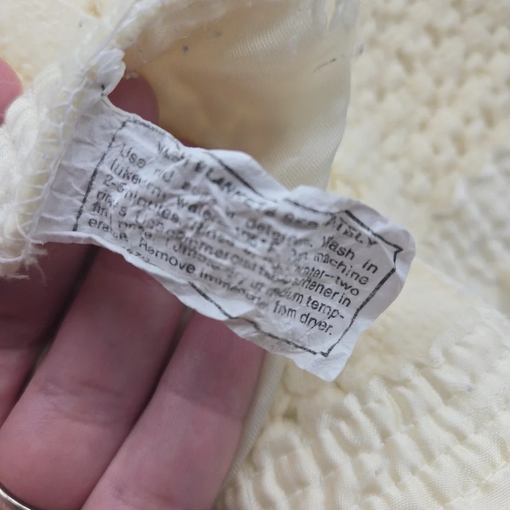 Vintage Waffle Honeycomb Weave Satin Trim Soft Yellow Blanket 72X72
